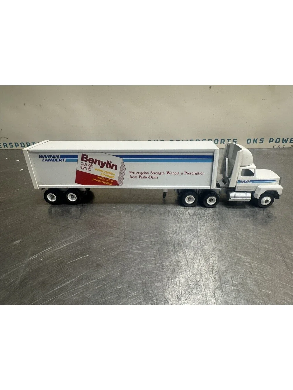 Winross 1988 1:64 diecast truck Warner Lambert Benylin Efferdent FORD Lititz PA